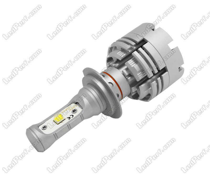 https://www.ledperf.com/images/ledperf.com/kits-led-et-ampoules-led-haute-puissance/ampoules-h7-led-et-kits-led-h7/kit-leds/74081_144-ampoules_h7_led_camion_vue_avant_2.jpg
