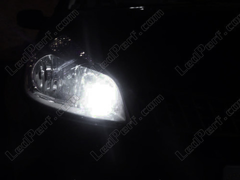 Comment changer les ampoules d'éclairage avant Renault Clio 3
